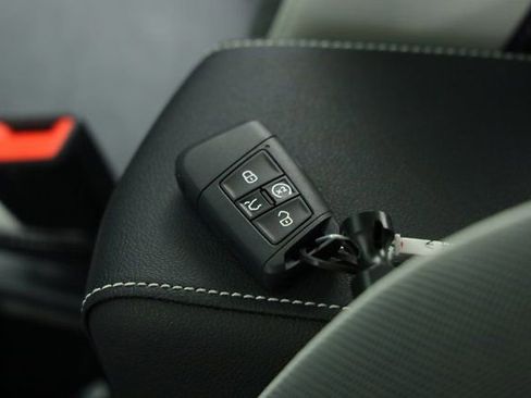 New 2025 Volkswagen Taos SE image 38