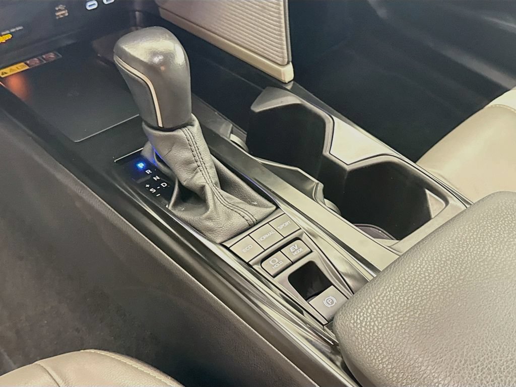 Used 2025 Toyota Camry SE w/ Convenience Package FWD image 17