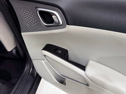 Used 2023 Kia Soul LX image 22