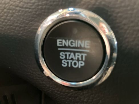 Used 2018 Ford Edge SEL w/ Equipment Group 201A AWD/4WD image 19