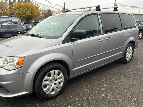 Used 2015 Dodge Grand Caravan SE w/ Quick Order Package 29E SE FWD image 2