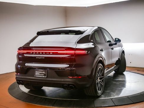 Certified 2026 Porsche Cayenne Coupe AWD/4WD image 8