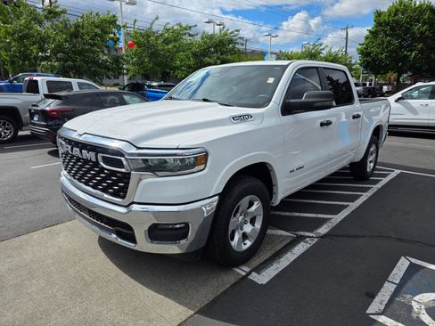 Used 2025 RAM 1500 Big Horn AWD/4WD image 2