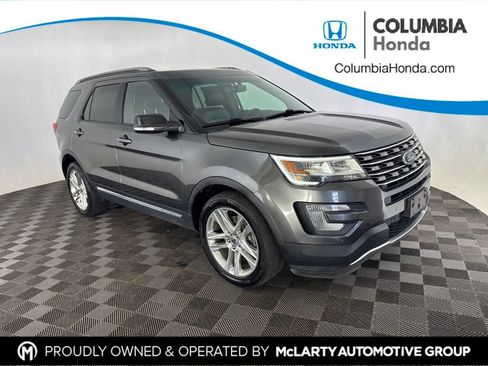Used 2017 Ford Explorer XLT w/ Equipment Group 202A AWD/4WD image 1