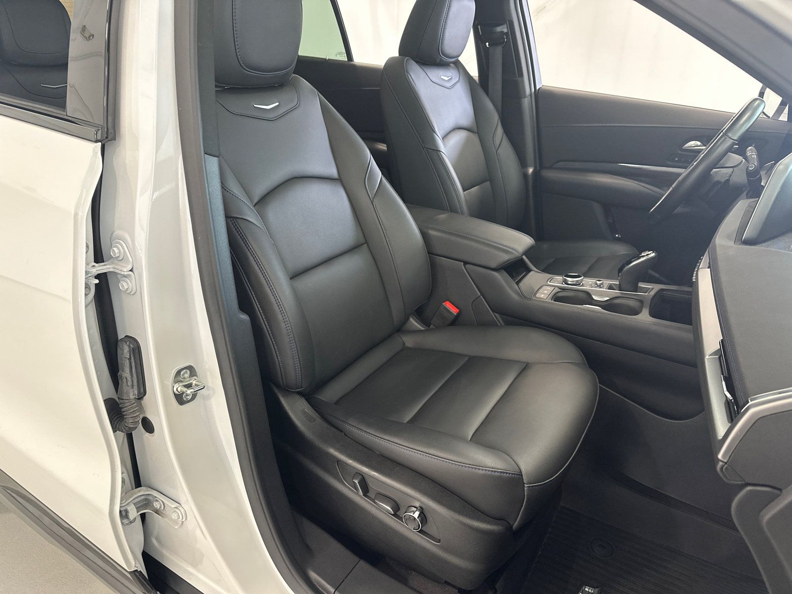 Used 2024 Cadillac XT4 Sport w/ LPO, Floor Liner Package AWD/4WD image 29