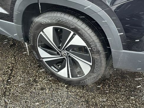 Used 2024 Volkswagen Taos SE image 9