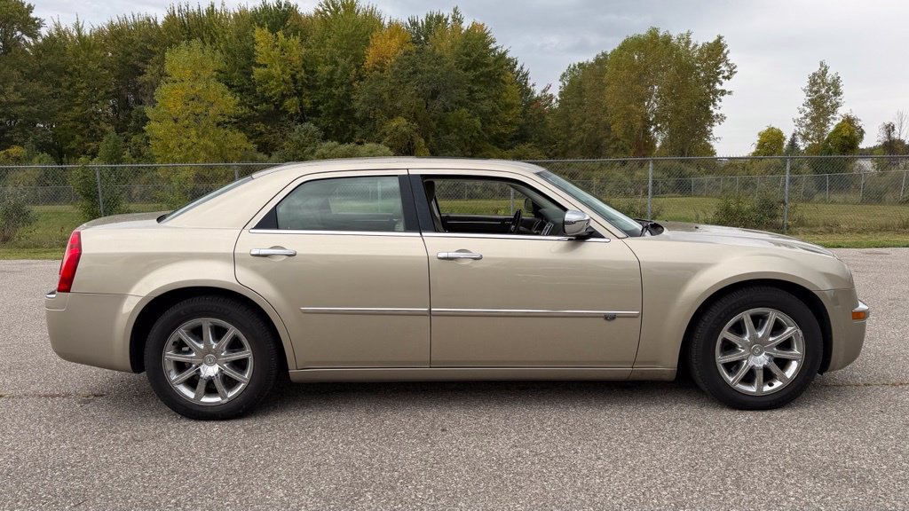 Used 2009 Chrysler 300 C RWD image 9