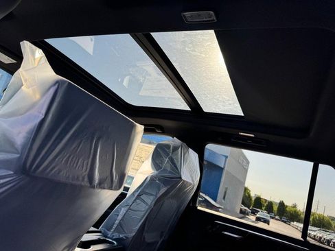 New 2026 Chevrolet Suburban Premier AWD/4WD image 28