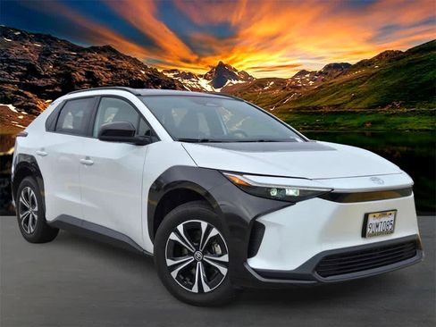 Used 2025 Toyota bZ4X FWD image 8