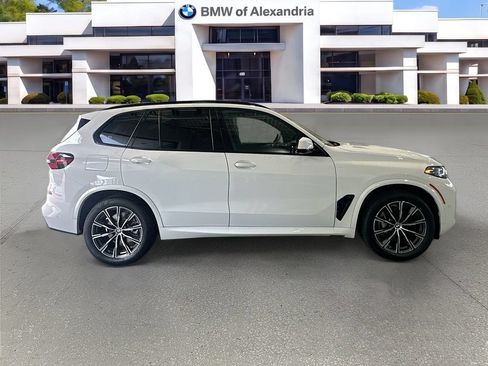 New 2026 BMW X5 xDrive40i w/ M Sport Package AWD/4WD image 4