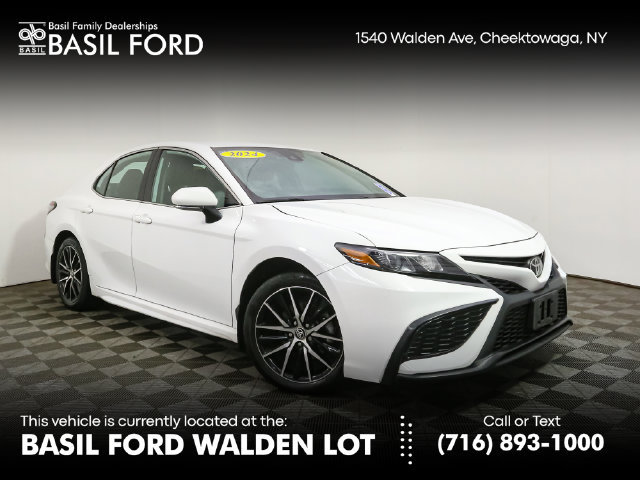 Used 2024 Toyota Camry SE w/ Cold Weather Package FWD image 1