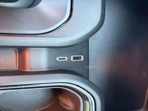 Used 2024 GMC Sierra 1500 AT4 w/ Technology Package image 35