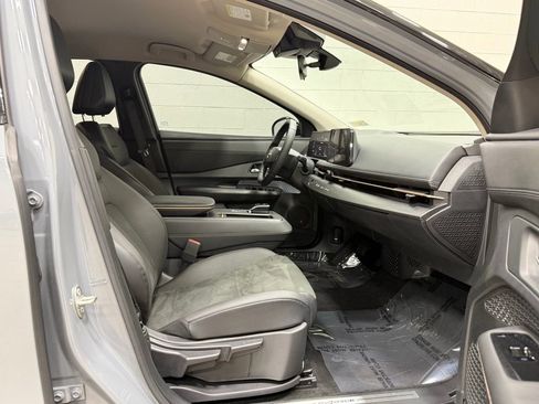 Used 2023 Nissan Ariya AWD image 36