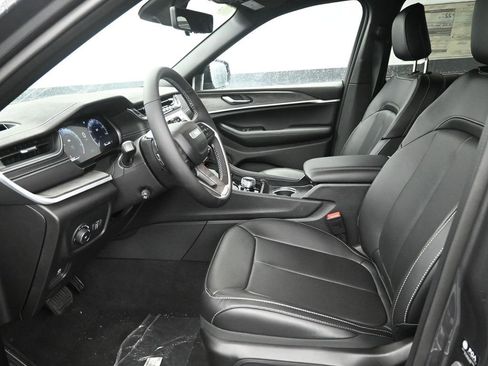 New 2025 Jeep Grand Cherokee Limited w/ Luxury Tech Group II image 11