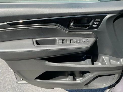Used 2023 Honda Odyssey Touring image 12