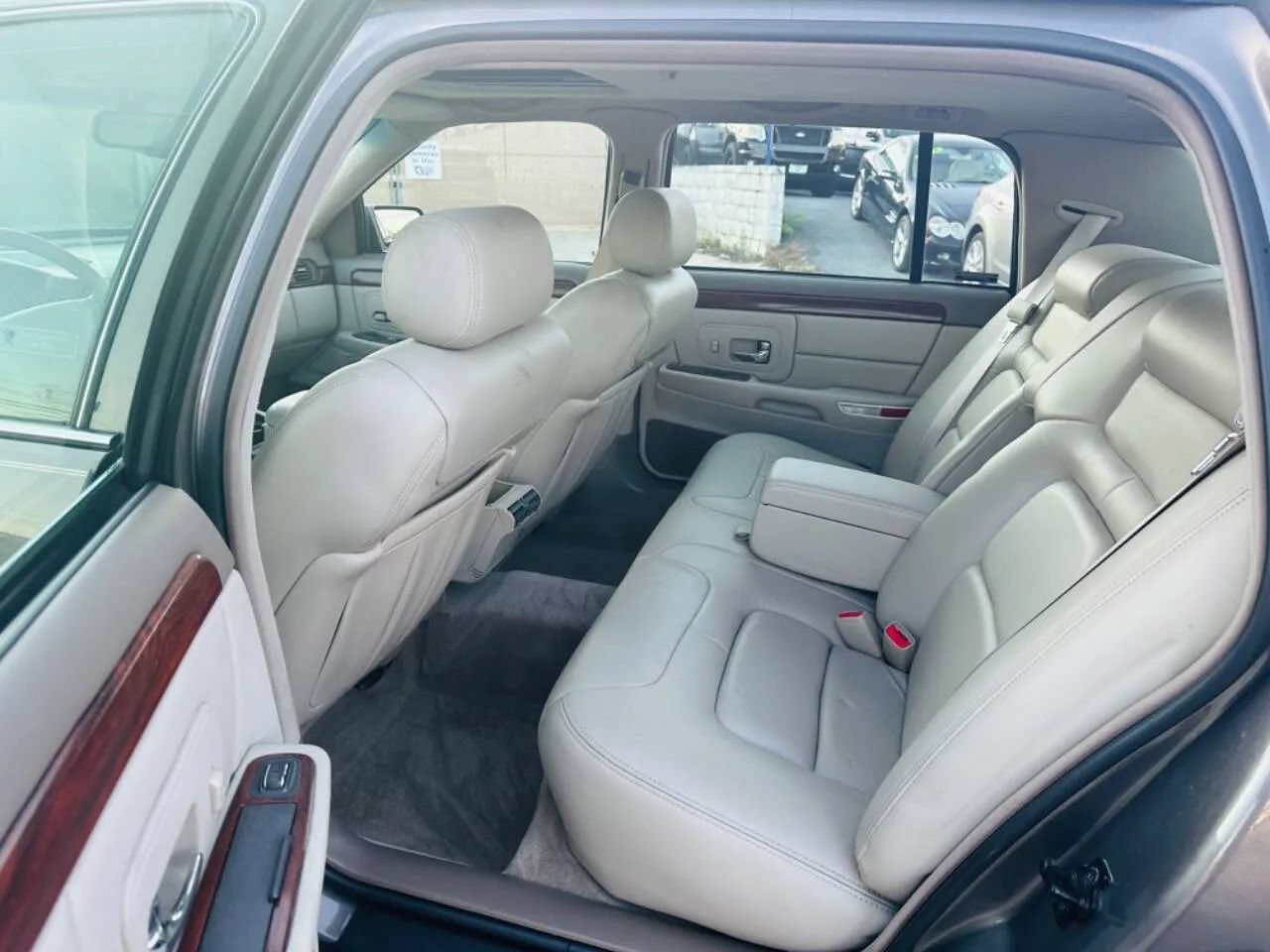 Used 1998 Cadillac De Ville FWD image 41