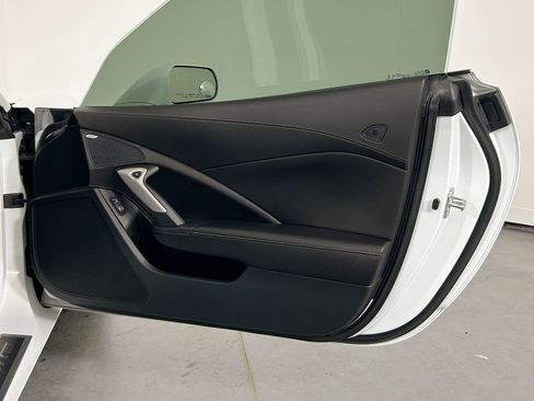 Used 2016 Chevrolet Corvette Stingray Coupe image 16