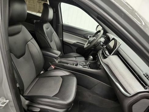 Used 2024 Jeep Compass Latitude AWD/4WD image 26