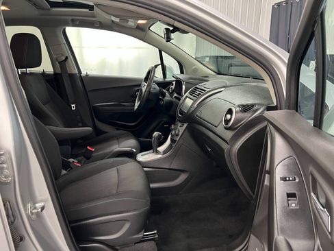 Used 2016 Chevrolet Trax LT w/ LT Sun and Sound Package FWD image 11