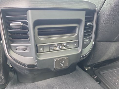 Used 2024 RAM 2500 Limited AWD/4WD image 16