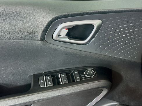 Used 2020 Kia Soul S FWD image 15