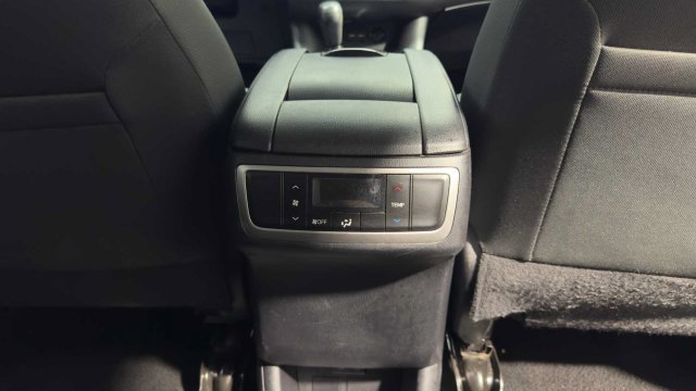 Used 2019 Toyota Highlander LE FWD image 17