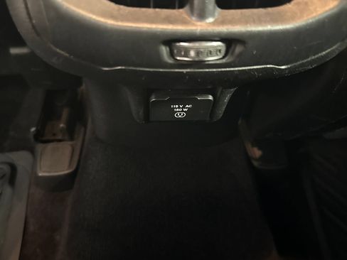 Used 2017 Jeep Cherokee Limited AWD/4WD image 29