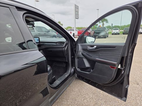 Used 2025 Ford Escape ST-Line FWD image 17