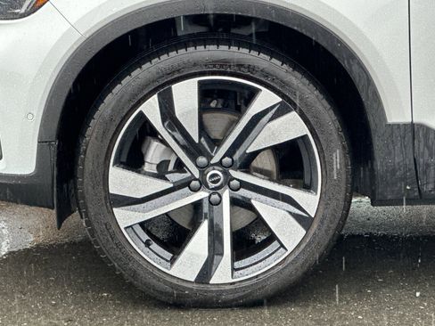 Used 2023 Volvo XC40 B5 Ultimate w/ Protection Package Premier image 11