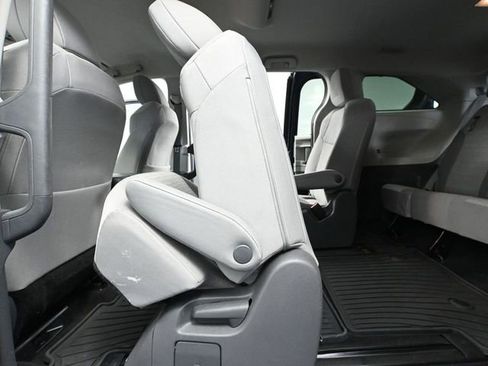 Used 2021 Toyota Sienna LE image 36