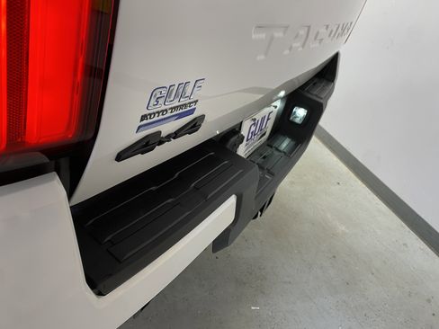 Used 2025 Toyota Tacoma TRD Off-Road image 19