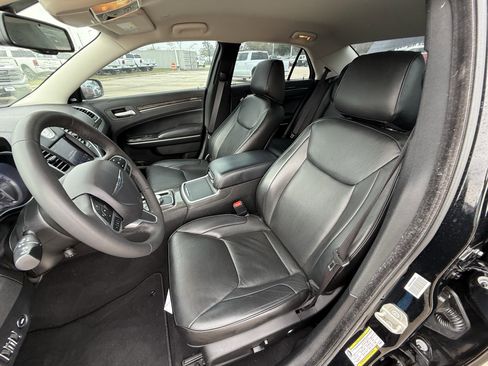 Used 2023 Chrysler 300 Touring L w/ Comfort Group image 26