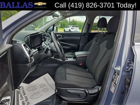 Used 2023 Kia Sorento LX AWD/4WD image 9