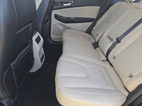Used 2020 Ford Edge Titanium image 10