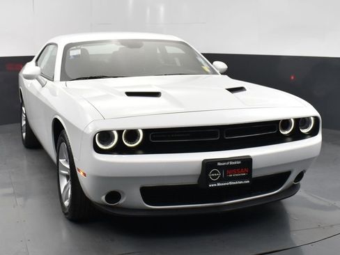 Used 2023 Dodge Challenger SXT image 2