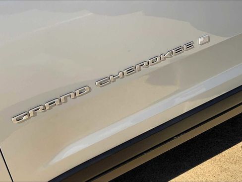 New 2025 Jeep Grand Cherokee Laredo X image 15