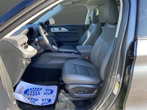 New 2026 Ford Explorer Active image 4