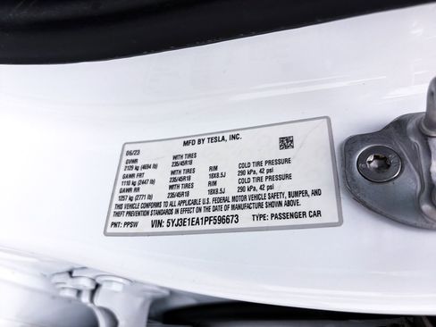 Used 2023 Tesla Model 3 Standard Range image 34