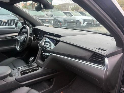 Certified 2024 Cadillac XT6 Luxury FWD image 15