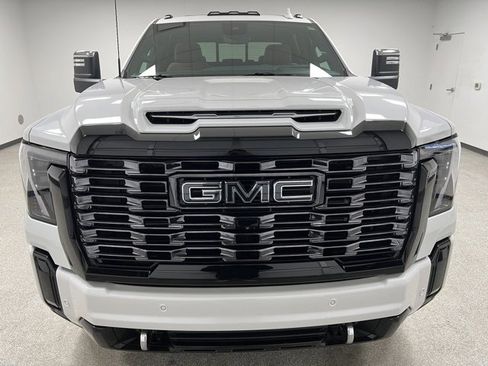 Used 2025 GMC Sierra 3500 Denali Ultimate image 3