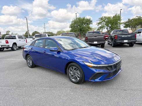 Used 2024 Hyundai Elantra SEL FWD image 1