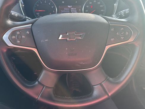 Used 2023 Chevrolet Traverse LT FWD image 12