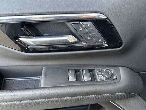 Used 2025 Chevrolet Suburban Premier image 11