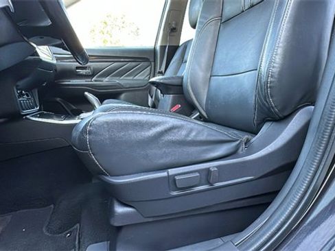 Used 2018 Mitsubishi Outlander SEL image 26