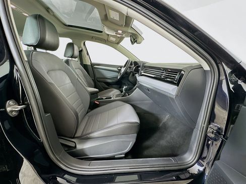 Used 2025 Volkswagen Jetta SE image 30