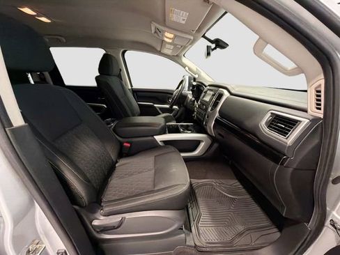 Used 2018 Nissan Titan SV w/ SV Convenience Package AWD/4WD image 21