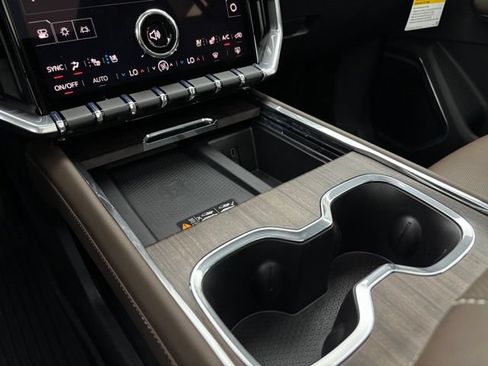 New 2026 GMC Acadia Denali Ultimate w/ LPO, Floor Liner Package AWD/4WD image 34