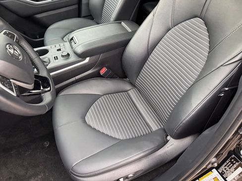 Used 2025 Toyota Highlander XSE AWD/4WD image 39