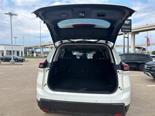Used 2024 Nissan Rogue S AWD/4WD image 8