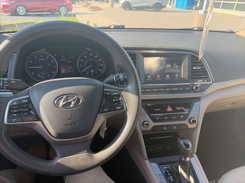 Used 2017 Hyundai Elantra SE FWD image 11